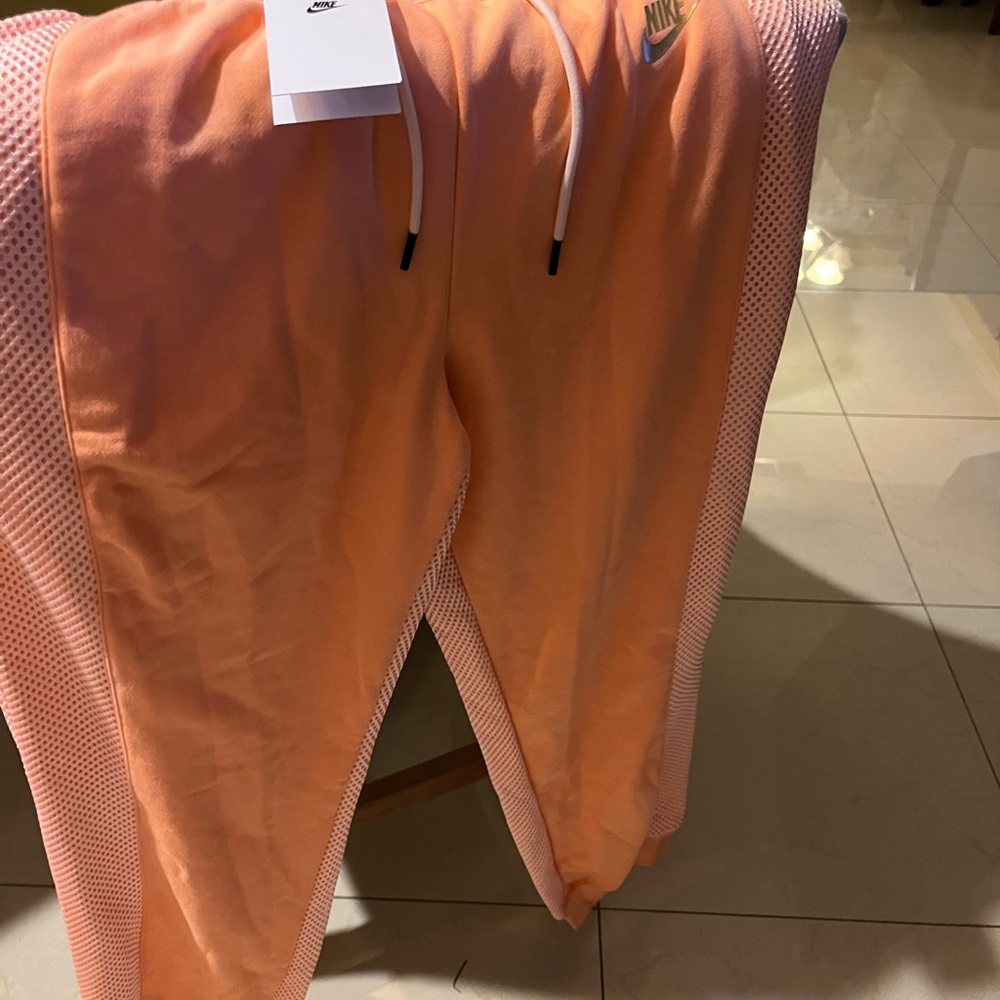 Gorgeous Nike sweat pants